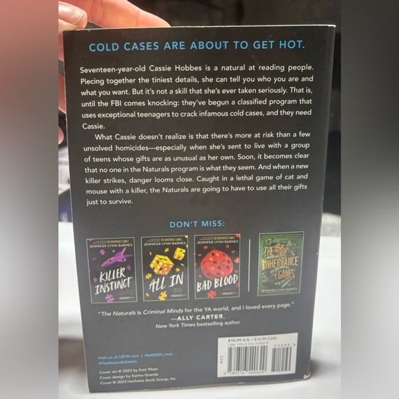 The Naturals Book by Jennifer Lynn Barnes. Paperback. Book 1 of 4. 320 Pages - Picture 2 of 4